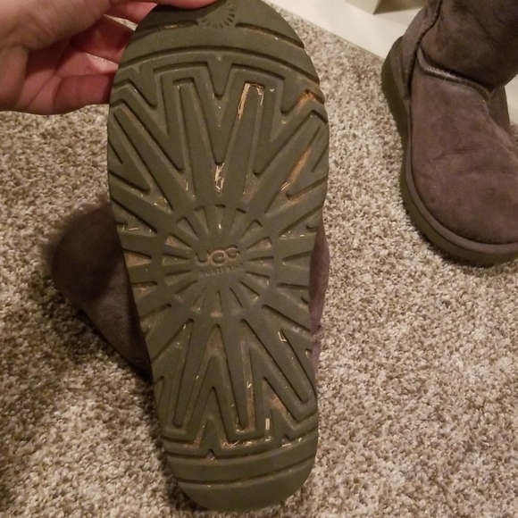 UGG Boots - Picture 2 of 4